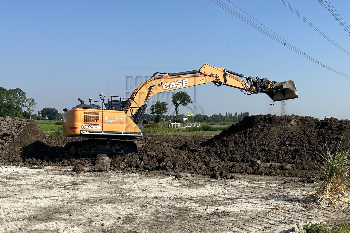 Grondverzet Vilsteren zet machinist in het nieuw met Case CX210E