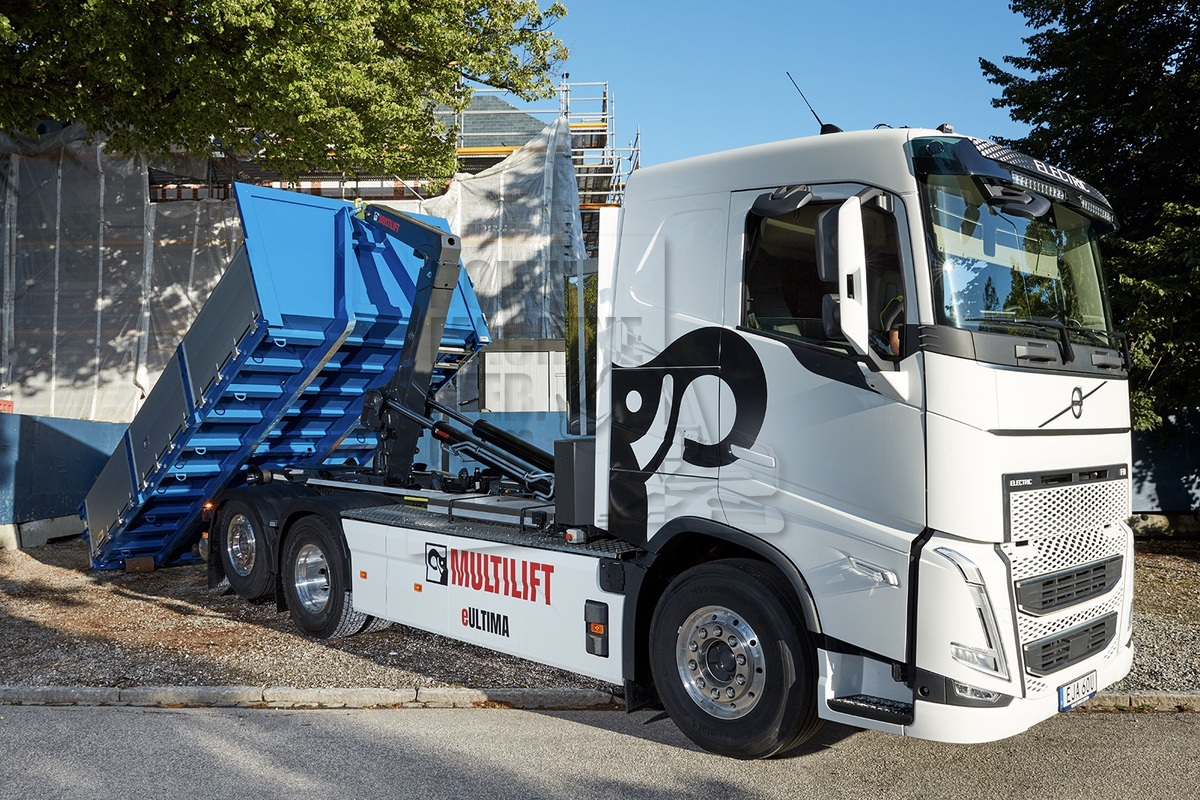 Hiab lanceert speciaal Multilift haakarmsysteem voor elektrische trucks