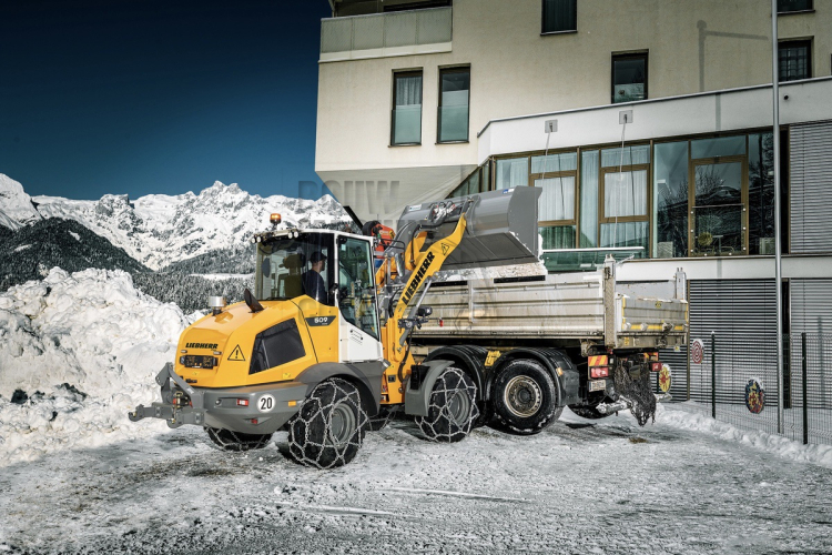 Liebherr wielladers als veelzijdige helpers bij sneeuw en ijs