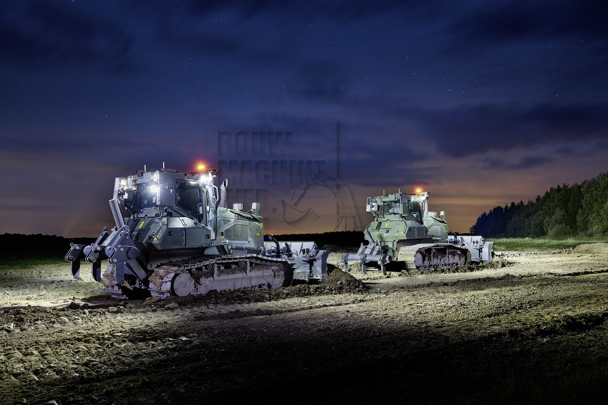 Strijdkrachten werken met op afstand bediende Liebherr bulldozers