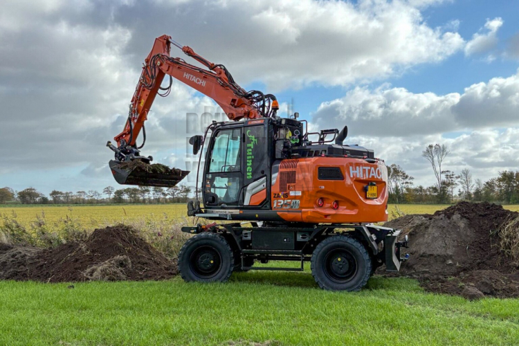 Compacte Hitachi voor JF Tuinen