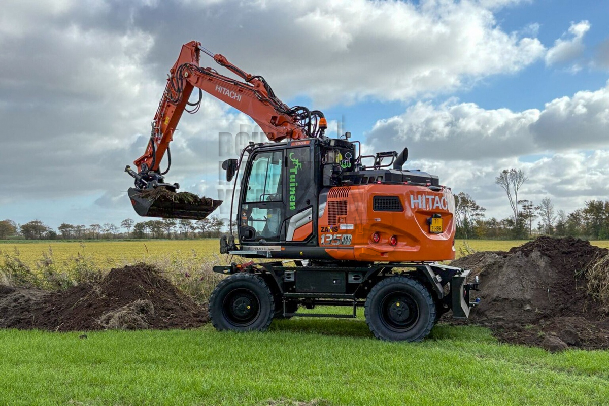 Compacte Hitachi voor JF Tuinen