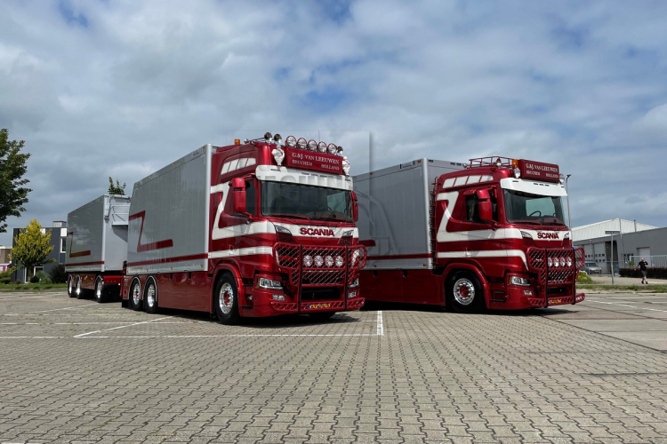 Van Leeuwen koopt twee keer Scania R580 V8
