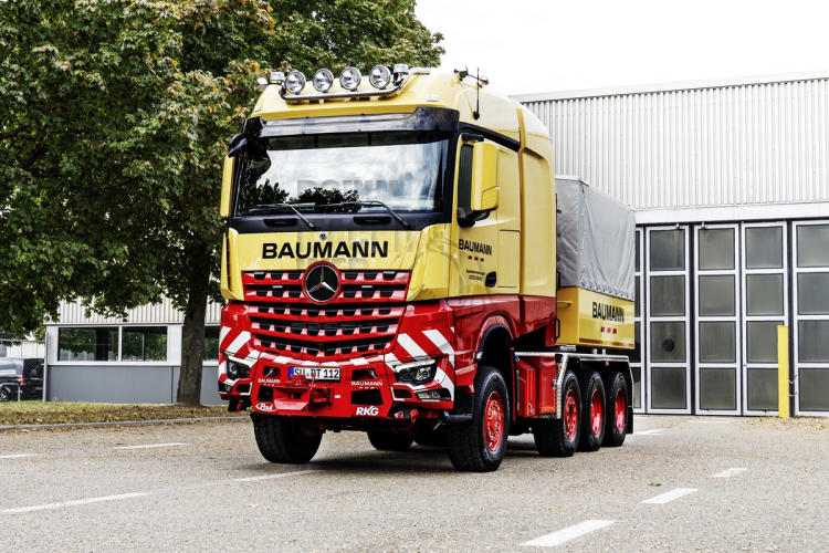 Speciale 1000 tons zwaartransport trekker voor Baumann