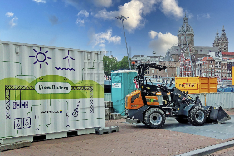 Drie Giant wielladers werken zonder uitstoot in centrum van Amsterdam