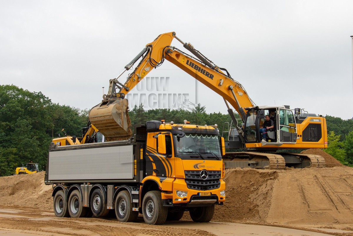 Tweede Arocs 10x8 voor GMB Transport