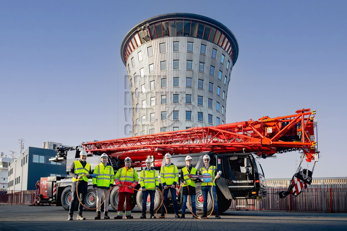 Mammoet ontvangt de eerste mobiele kraan met batterij-elektrische aandrijving