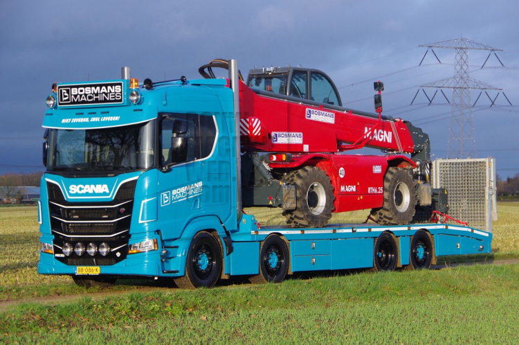 Dikke Scania V8 oprijwagen voor Bosmans Machines