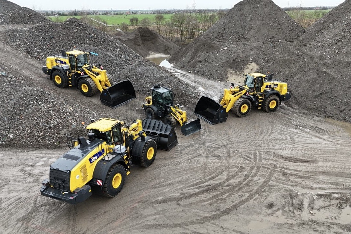 Kwartet Komatsu wielladers voor Havenservice Rozenburg