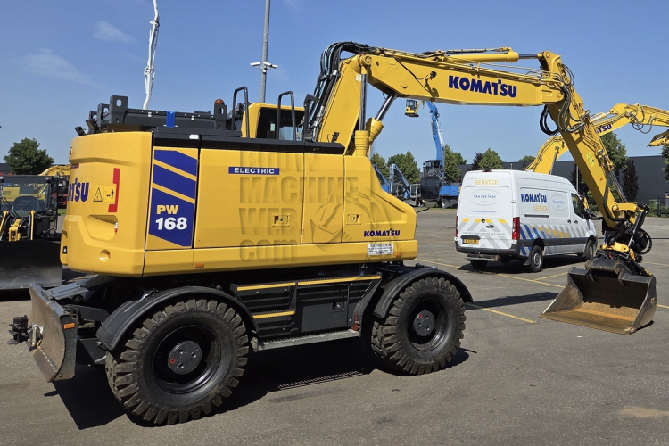 Jos Scholman breidt uit met zes elektrische Komatsu mobiele graafmachines