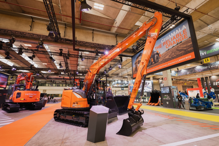 Compact met groot bereik: Hitachi ZX95US-7 SLF