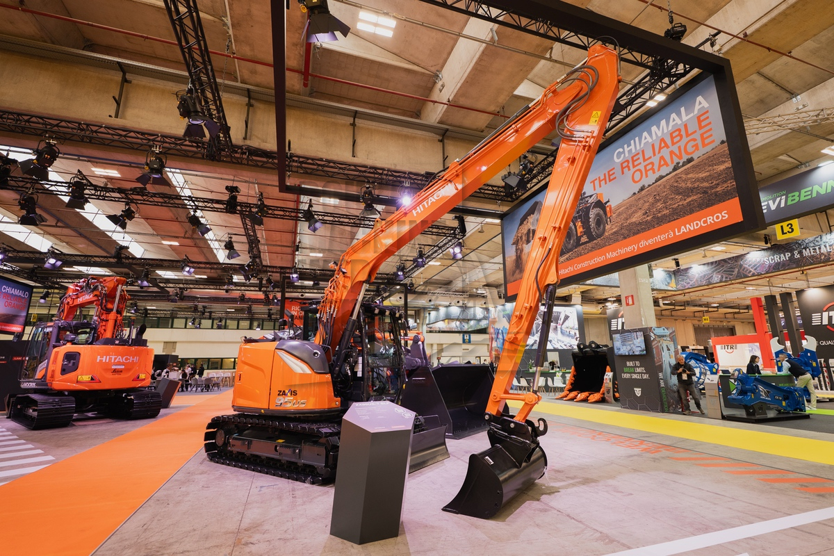 Compact met groot bereik: Hitachi ZX95US-7 SLF