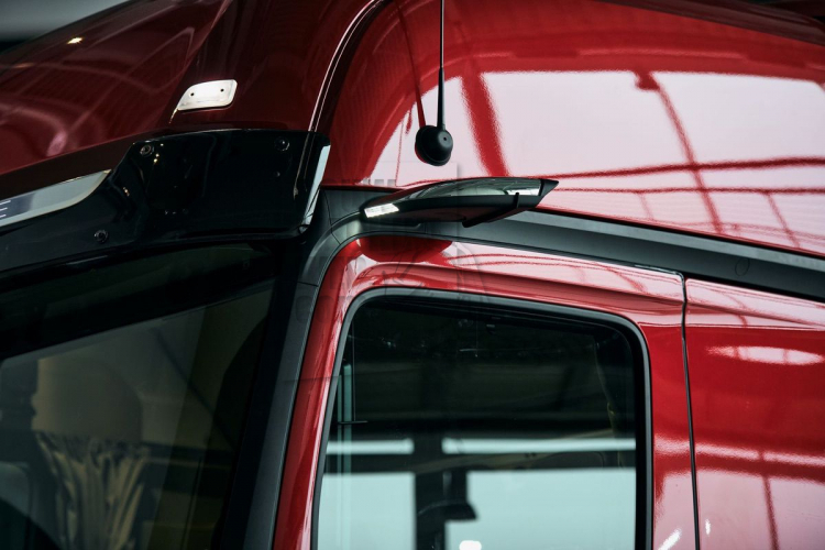 Tweede generatie MirrorCam: Mercedes-Benz Trucks verbetert belangrijke details van het spiegelcamerasysteem