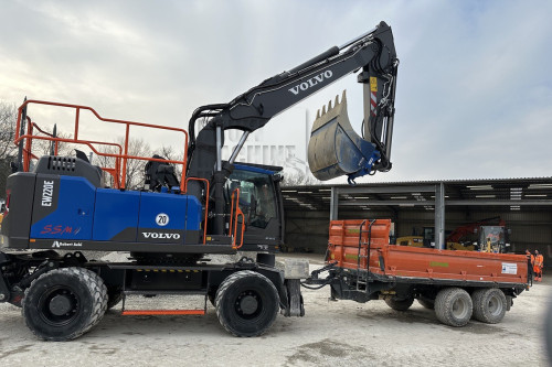 EW220E