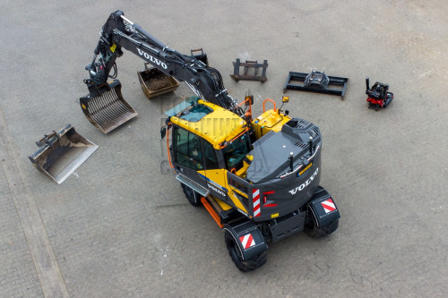 29  De machine is tevens voorzien van Trimble Earthworks