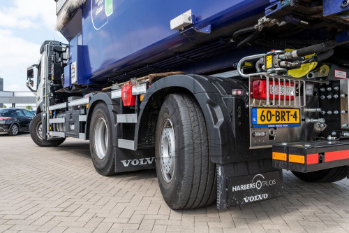 Volvo Trucks voor het zevende jaar marktleider bouwvoertuigen - TAG-XL sleepas
